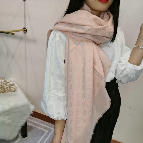 LV    scarf - Picture 1 of 2